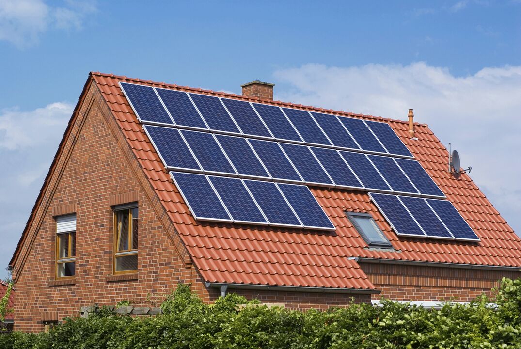 panneaux solaires pour économiser de l'énergie dans la maison